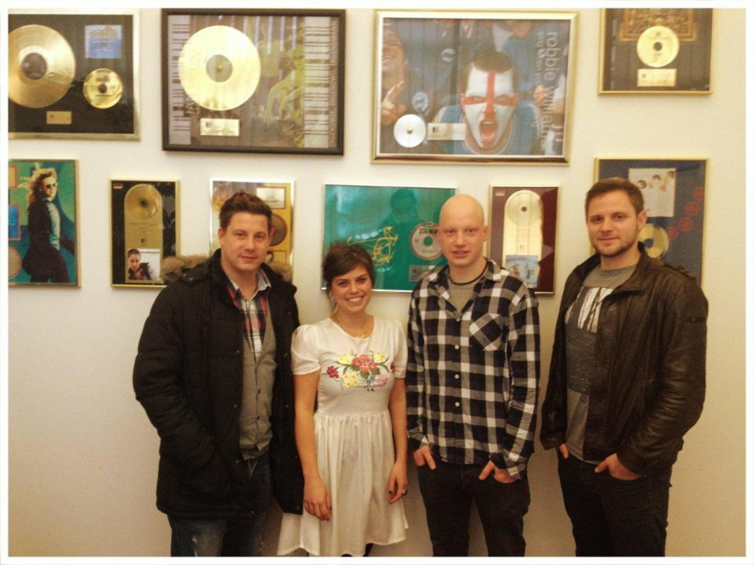 Neue Partner (von links): Benjamin Voß (A&R Manager EMI/Sony ATV), Federica Malafronte (Repertoire Manager EMI/Sony/ATV), MisterMe Micha Meißner und Niko Tasgarakis (Managing Director Mons...