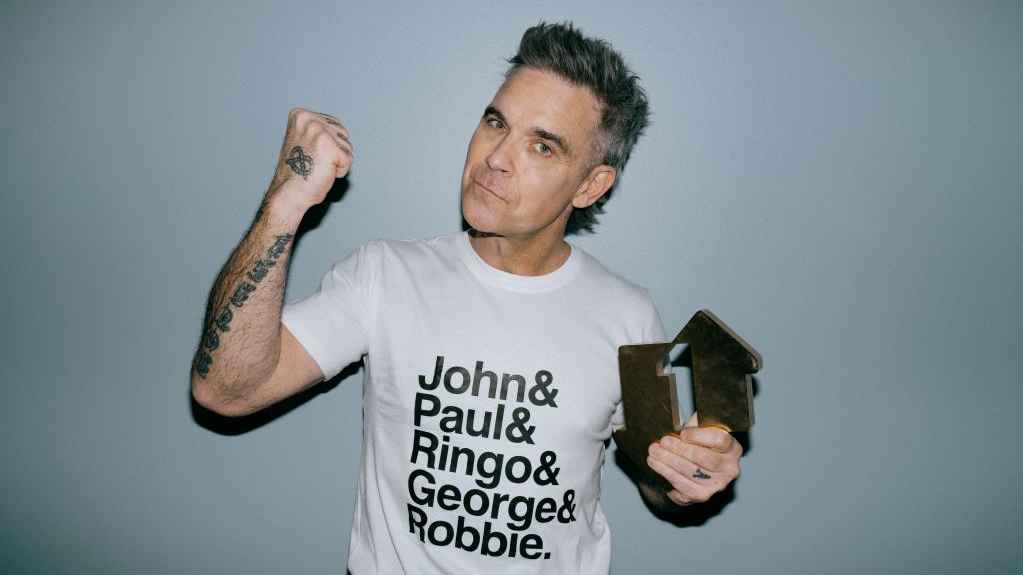 24fd8913 f308 4af0 a85c 6775ff38d667 Nahm den Nummer-eins-Award in passendem Shirt entgegen: Robbie Williams.