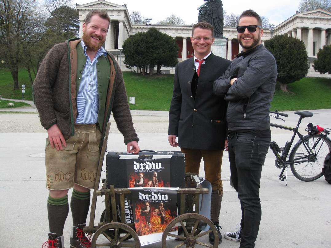 Auf der Thereseienwiese (von links): da Waitler, Benjamin Bailer (Soundtopeople) und da Rocker
