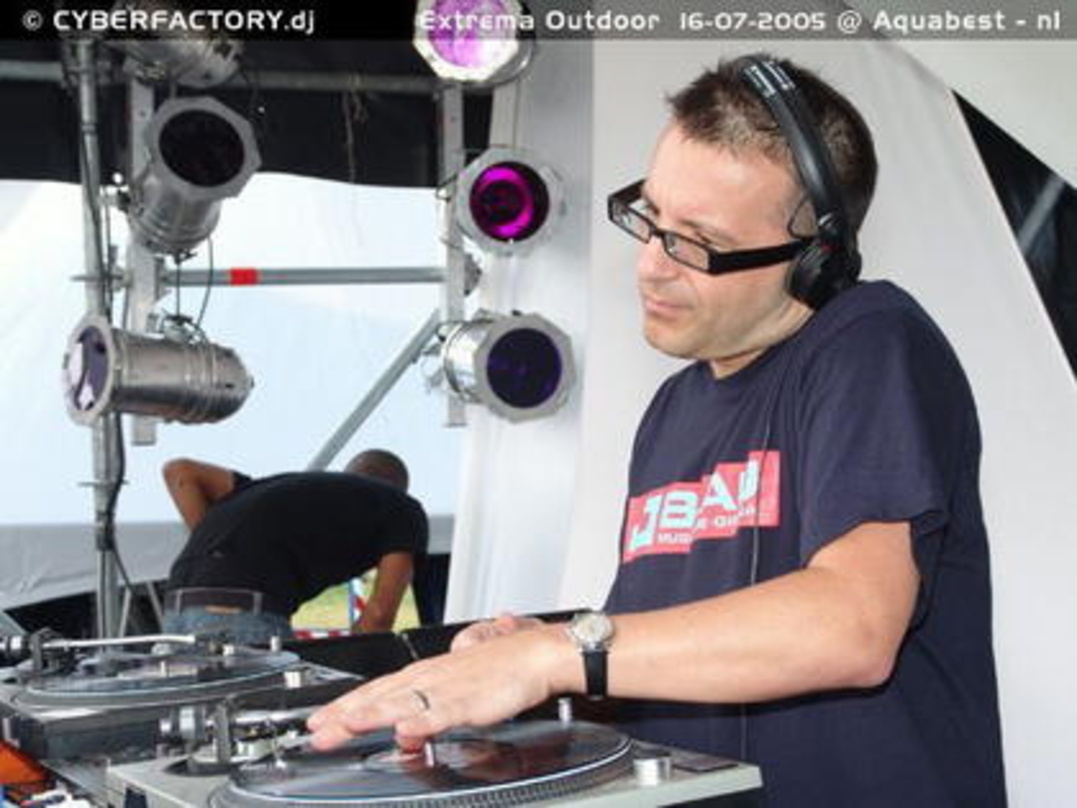 Spielt für Cookin' Blue: John Acquaviva