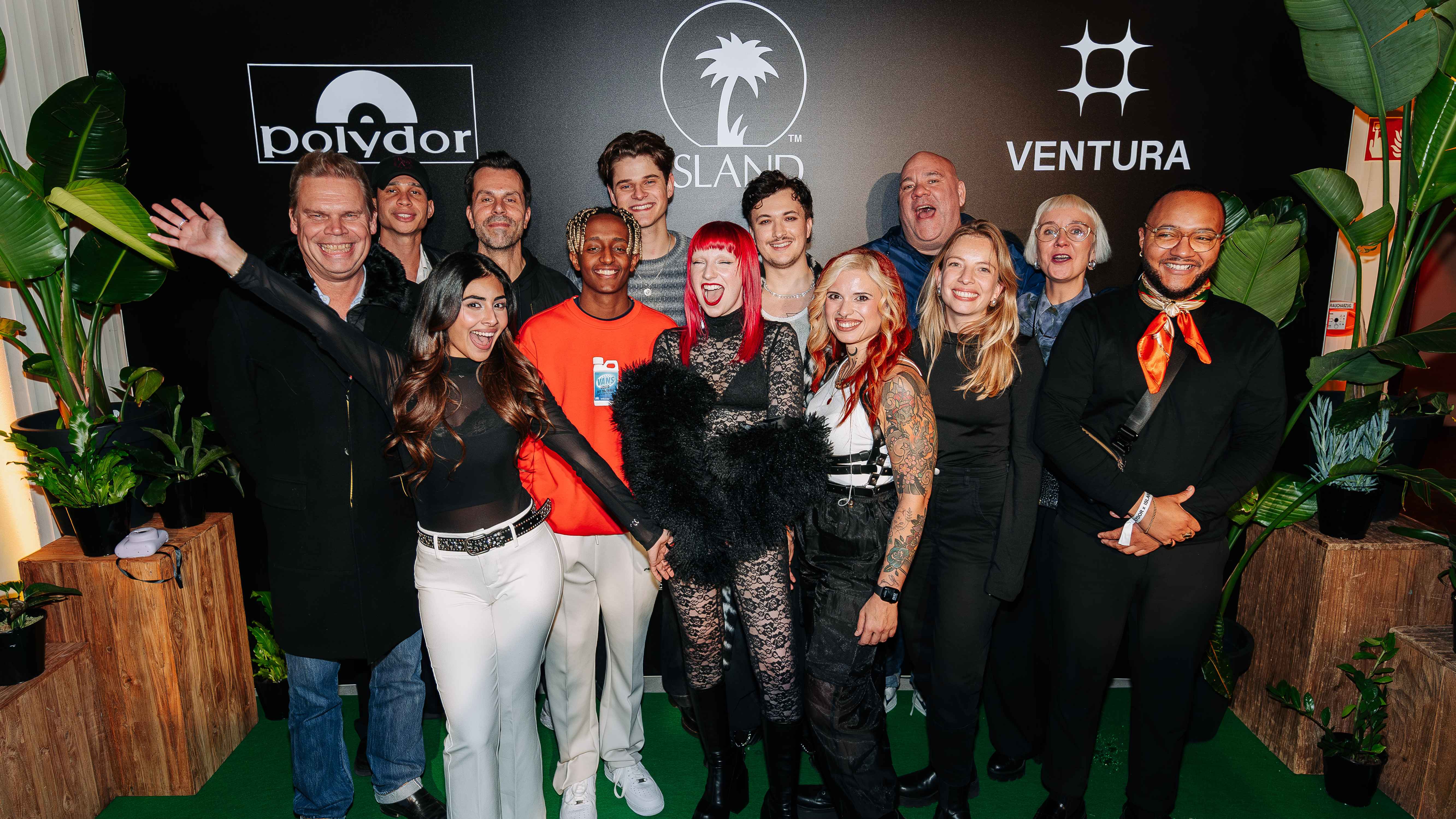 256d43f6 4dc2 4019 8e08 ff502b889fe1 Feierten die Inside Labelnight (von links): Tom Bohne (President Music Domestic), Sato Jacobi (Head of Ventura Records), Melisa JamFM (Host), Daniel Schmidt (Senior Vice President Polydor ...
