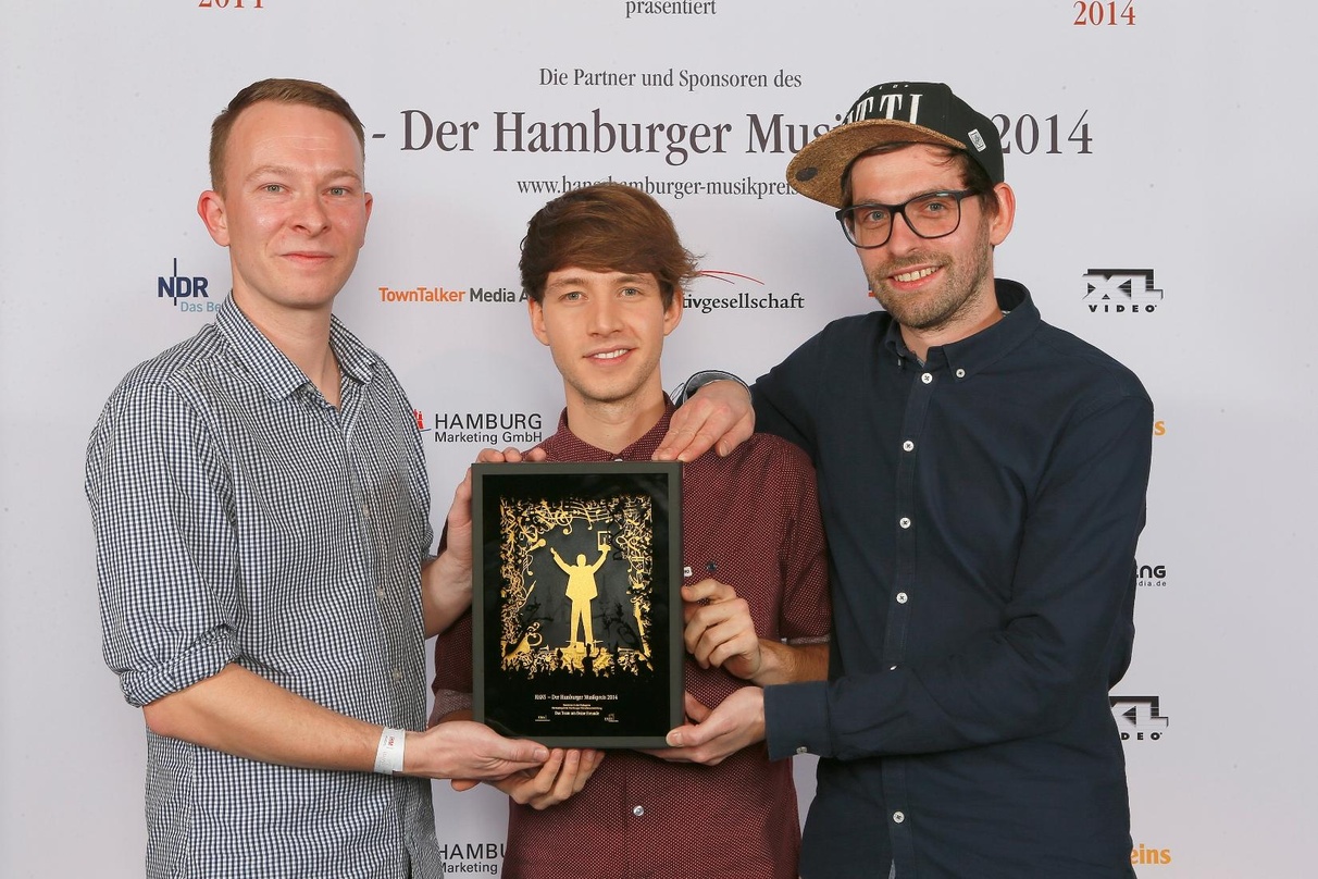 Vom Preisträger zum Moderator: Lukas Nimschek (Mitte), hier 2014 mit seinen Bandkollegen von Deine Freunde