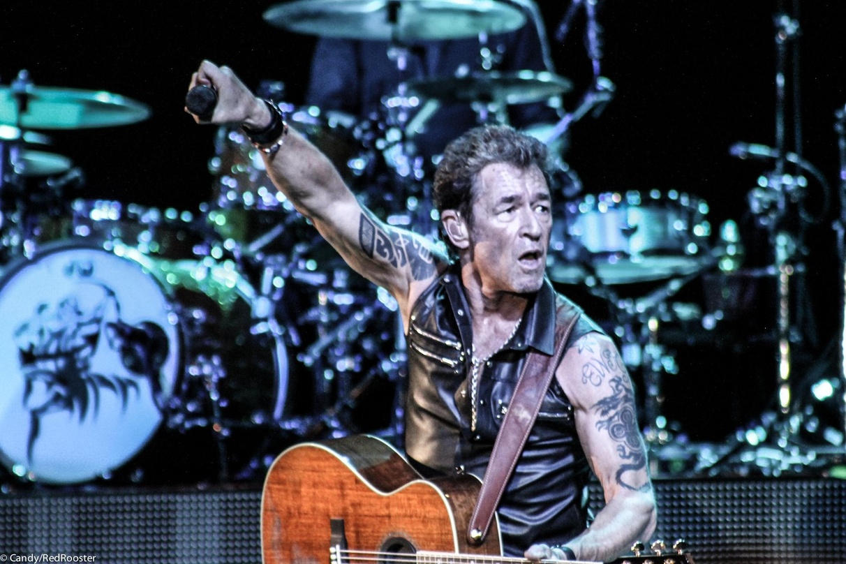 Rockte ausgiebig und sparte auch nicht mit offenen Worten zur Weltlage: Peter Maffay