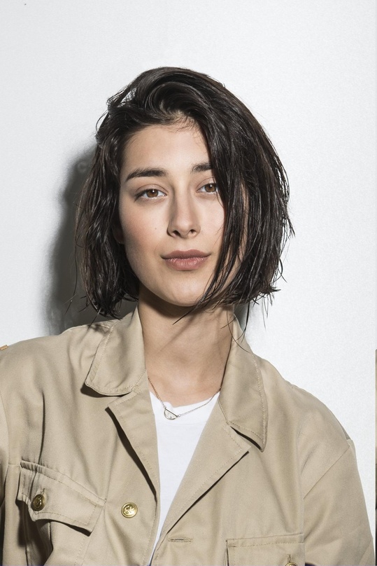 Bietet bekannnte Stücke und neue Songs im Unplugged-Gewand dar: Elif