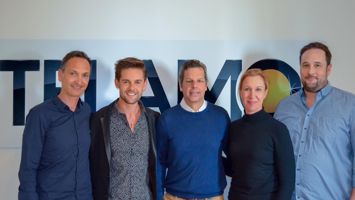 Trafen sich zur Vertragsunterzeichnung in München (von links): Ralf Kitzberger (Anwalt Fesl), Florian Fesl, Ken Otremba (Telamo), Birte Goldbrunner (Telamo) und Alexander "Xandi" Dimitrov ...