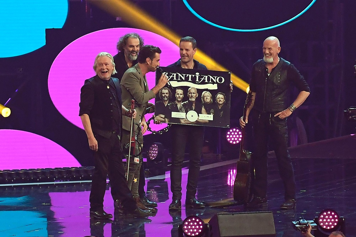 Bei der Verleihung des Diamond-Awards: Florian Silbereisen (dritter von links) mit Santiano