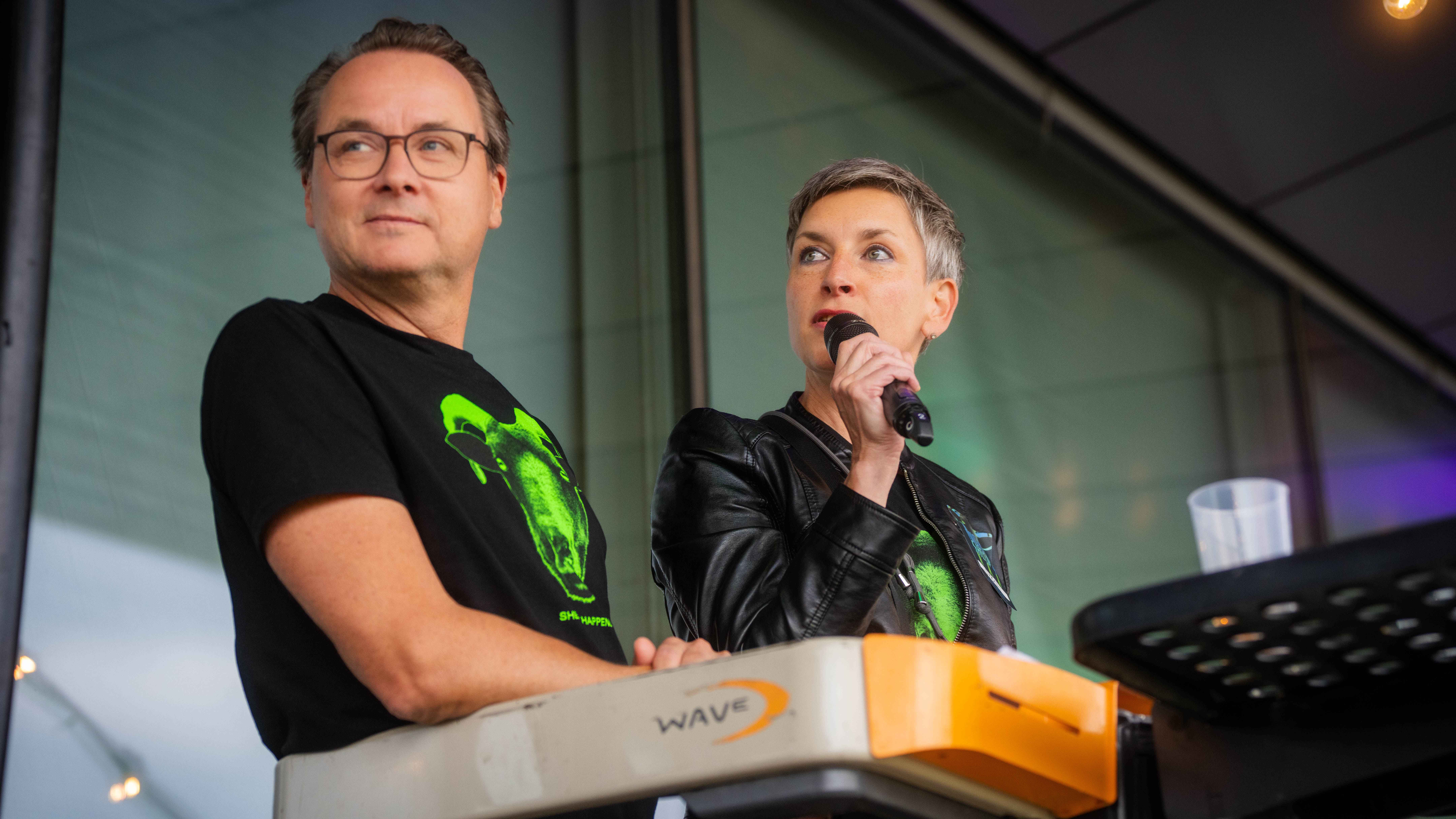Eröffneten die vierte Night of Sheep auf dem Dach der Max-Schmeling-Halle: die Velomax-Geschäftsführung mit Sebastian Rüß und Sybil Franke.