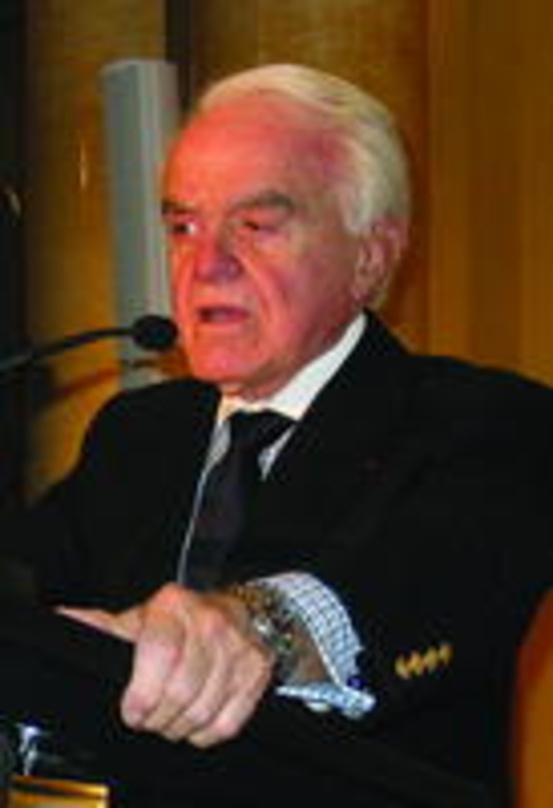 Rief in seiner Keynote zum Kampf gegen Piraterie auf: Jack Valenti, President Motion Picture Association of America