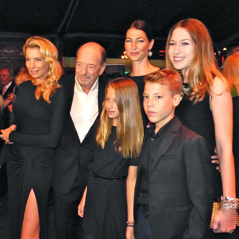 Im Kreis der Familie: Ralph Siegel mit Töchtern Marcella, Giulia und Alana und Enkelkindern MIa und Nathan