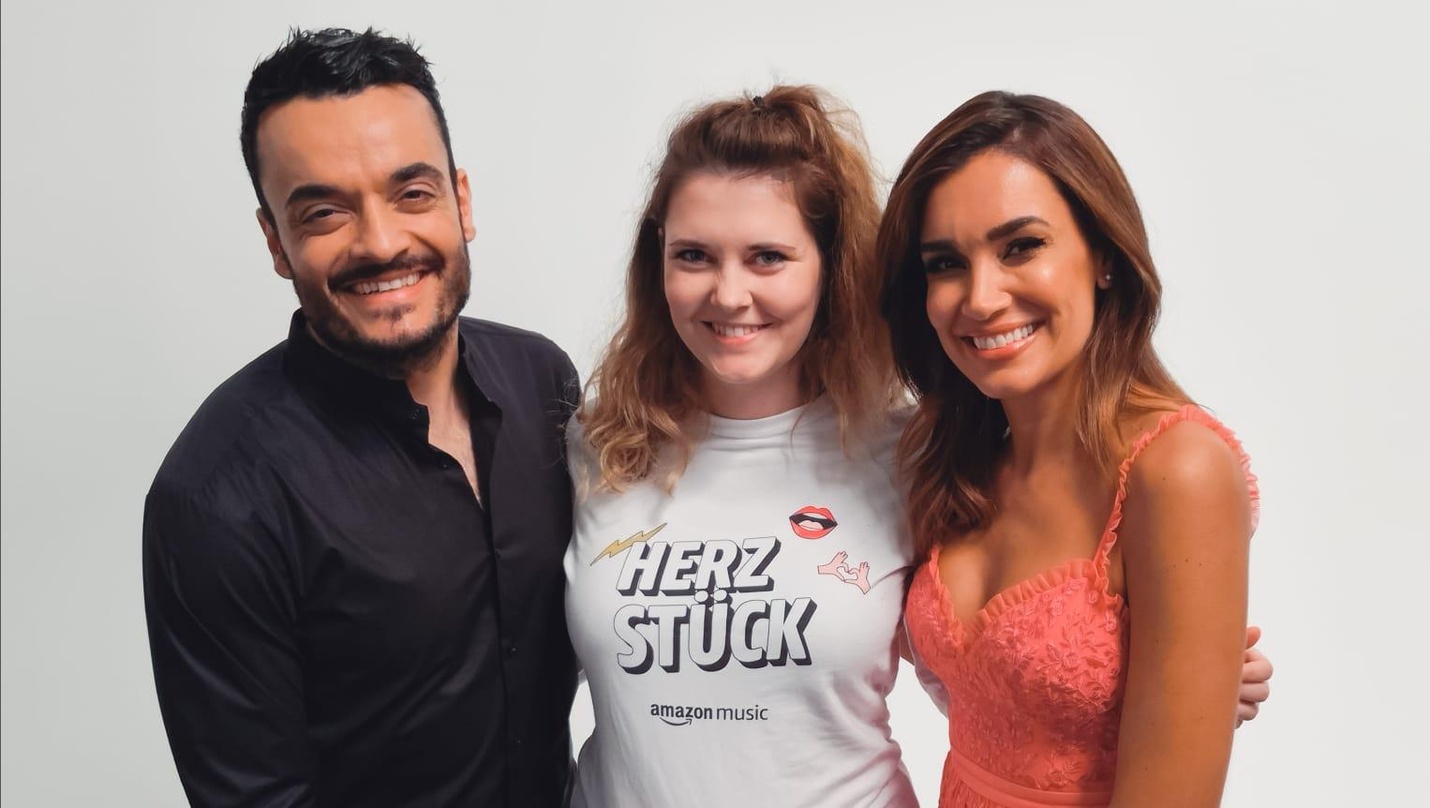Freuen sich über die Zusammenarbeit (von links): Giovanni Zarella, Sophie Schmid (Amazon Music) und Jana Ina Zarella