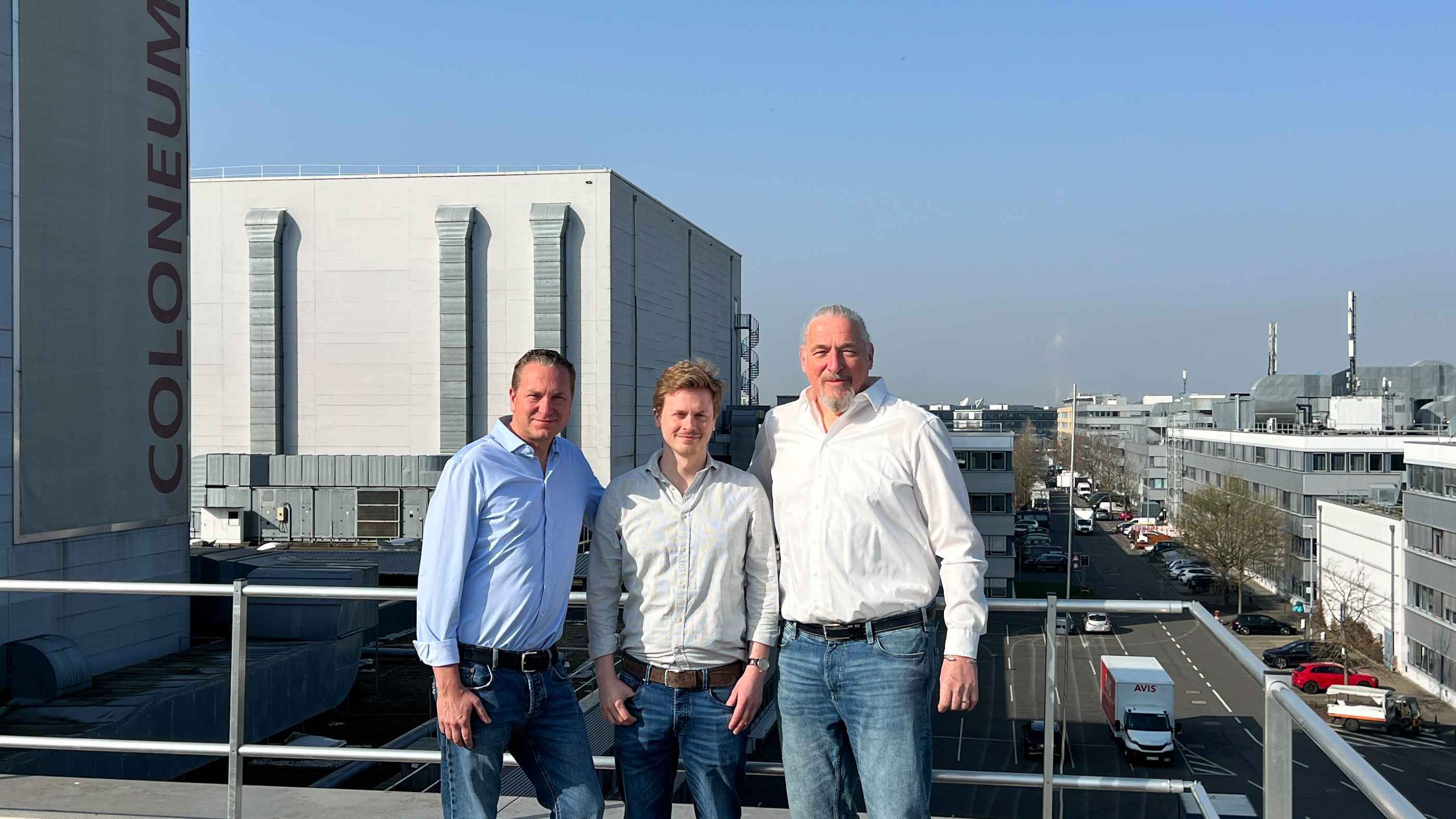 Vor dem Studio 52: Nico Roden (Geschäftsführer MMC), Maximilian Groll (Director Corporate Development MMC Studios) und Andreas Waschk (CEO Explorado Group).