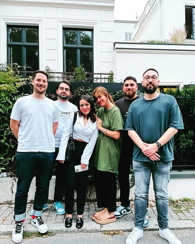 Arbeiten nun zusammen (von links): Max Breinbauer (Senior A&R Manager Warner Chappell), Munib Zukic (Senior A&R Manager Warner Chapell), Ayliva, Natascha Augustin (Vice President Warner Ch...
