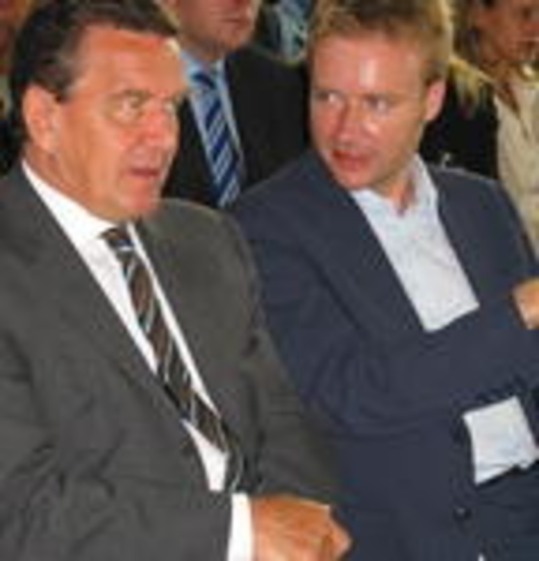 Schröder und Renner beim Startschuss von popfile.de