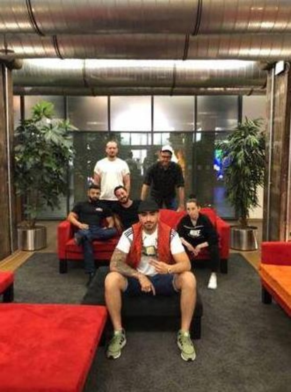 Stehen mit Money Kartell in den Startlöchern: Labelboss Capo (vorn) mit (hinten, von links) Aydin Kaya (Labelmanagement Money Kartell), Marco Braun (Senior Brand Manager Domestic Warner Mu...