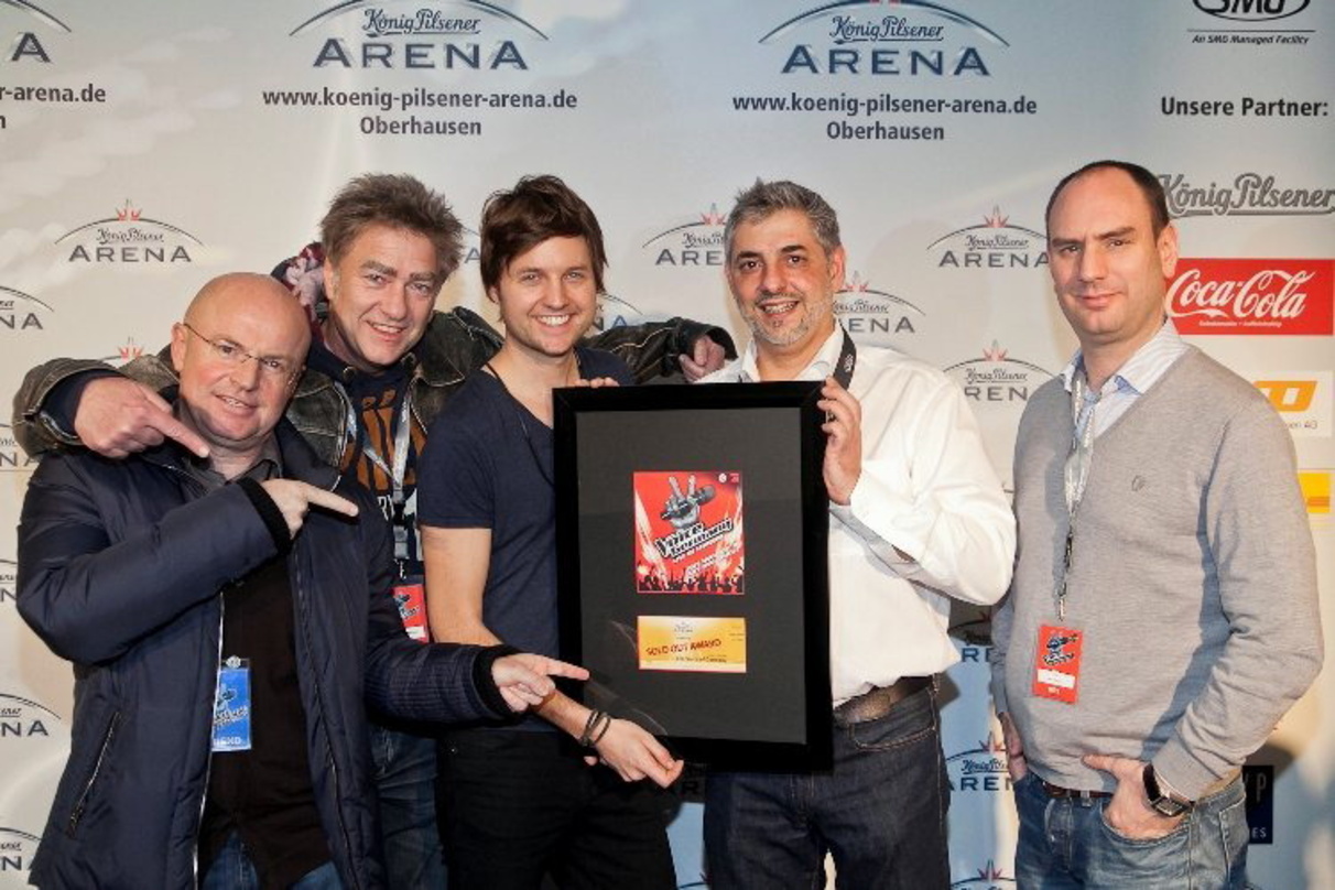 Bei der Award-Übergabe (von links): Fred Handwerker, Johannes Wessels, Nick Howard, Johannes Partow und Tim van Rongen