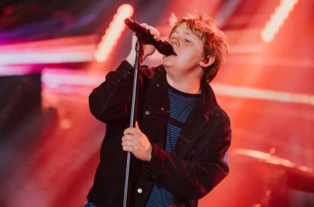 Er war dabei: Lewis Capaldi auf der Bühne in Baden-Baden