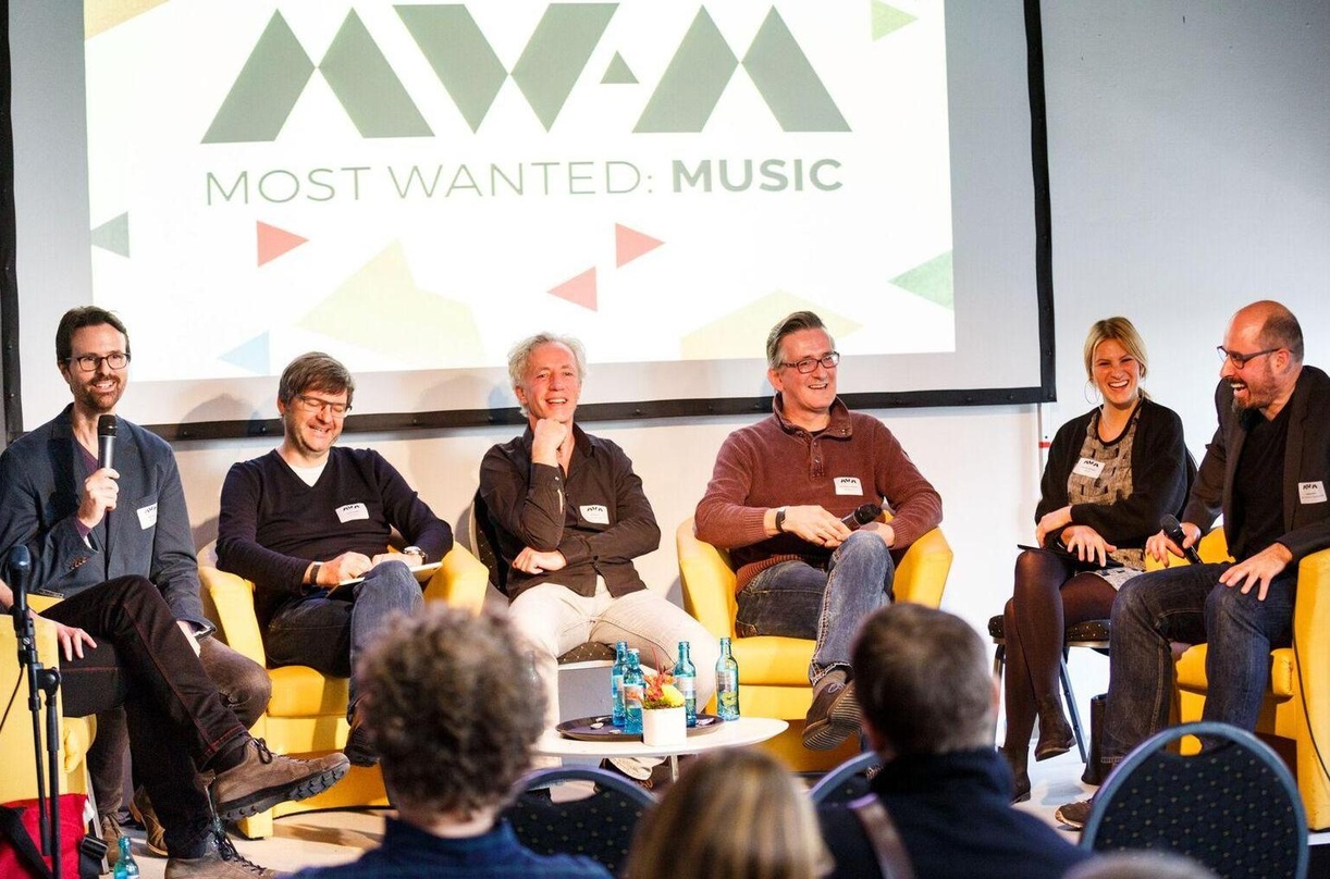 Sprachen über "Blockchain als Verheißung & Game Changer" (von links): Peter Harris (Gründer Resonate), Florian Richter (stellv. Vorsitzender DOMUS), Steffen Holly (Leiter Geschäftsfeld Med...