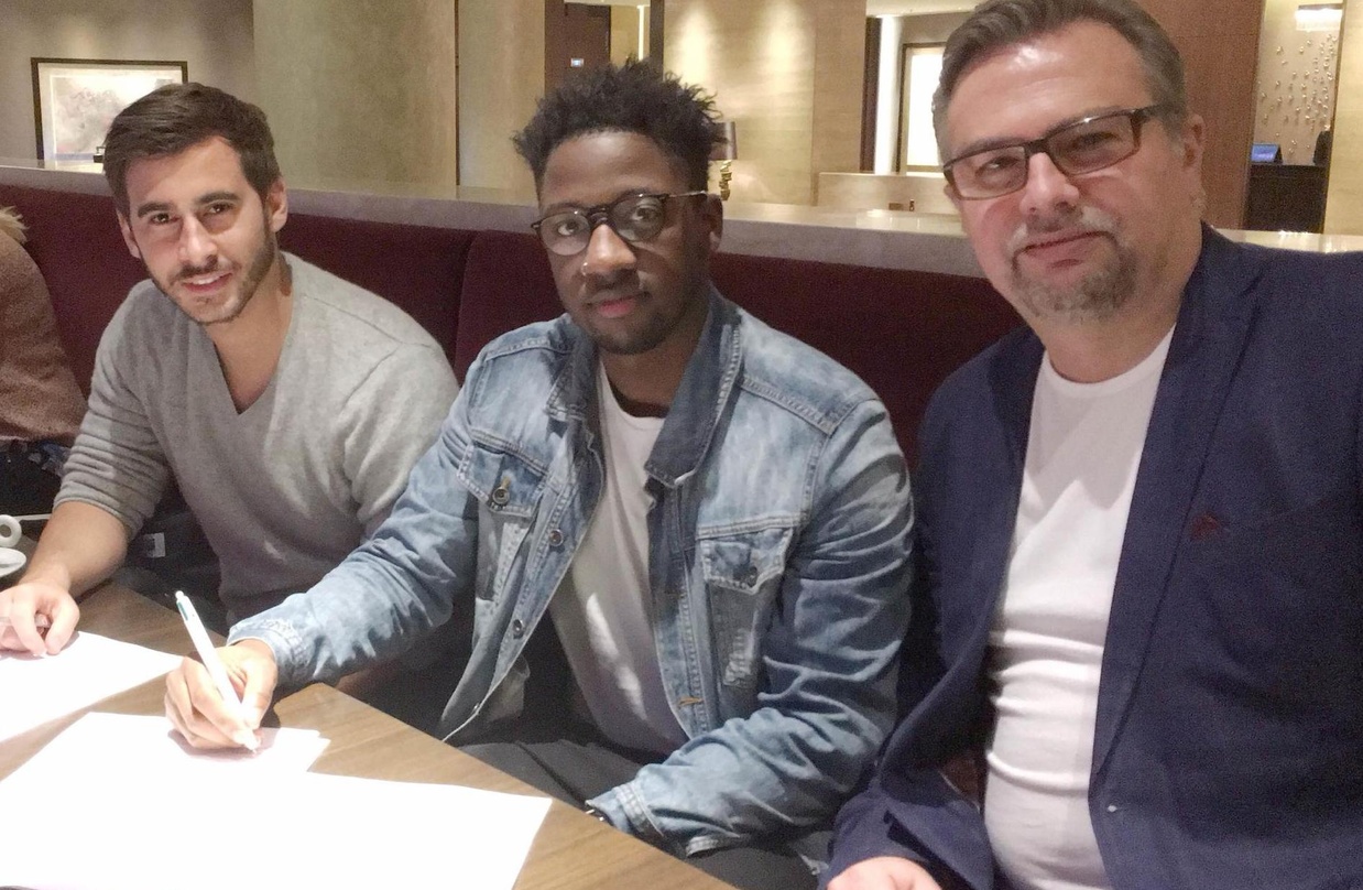 Unterzeichneten den gemeinsamen Vertrag (von links): Benjamin Budde (Managing Director & Head of Creative Budde Music), Kelvin Jones und Bob James (Management Kelvin Jones)