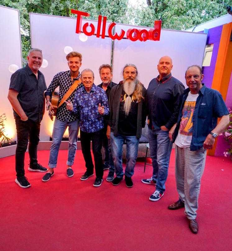 Erstmals bei Tollwood dabei: die Spider Murphy Gang mit (von links) Willi Duncan, Louis Thomas, Günther Sigl, Dieter Radig, Otto Staniloi, Andreas Keller und Ludwig Seuss