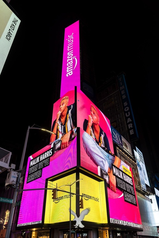 2b16794ec786a8add9700cf497e5dca0328344090b7f40fabc1d03cefd68dc1c Sichtbar am Times Square: Malik Harris
