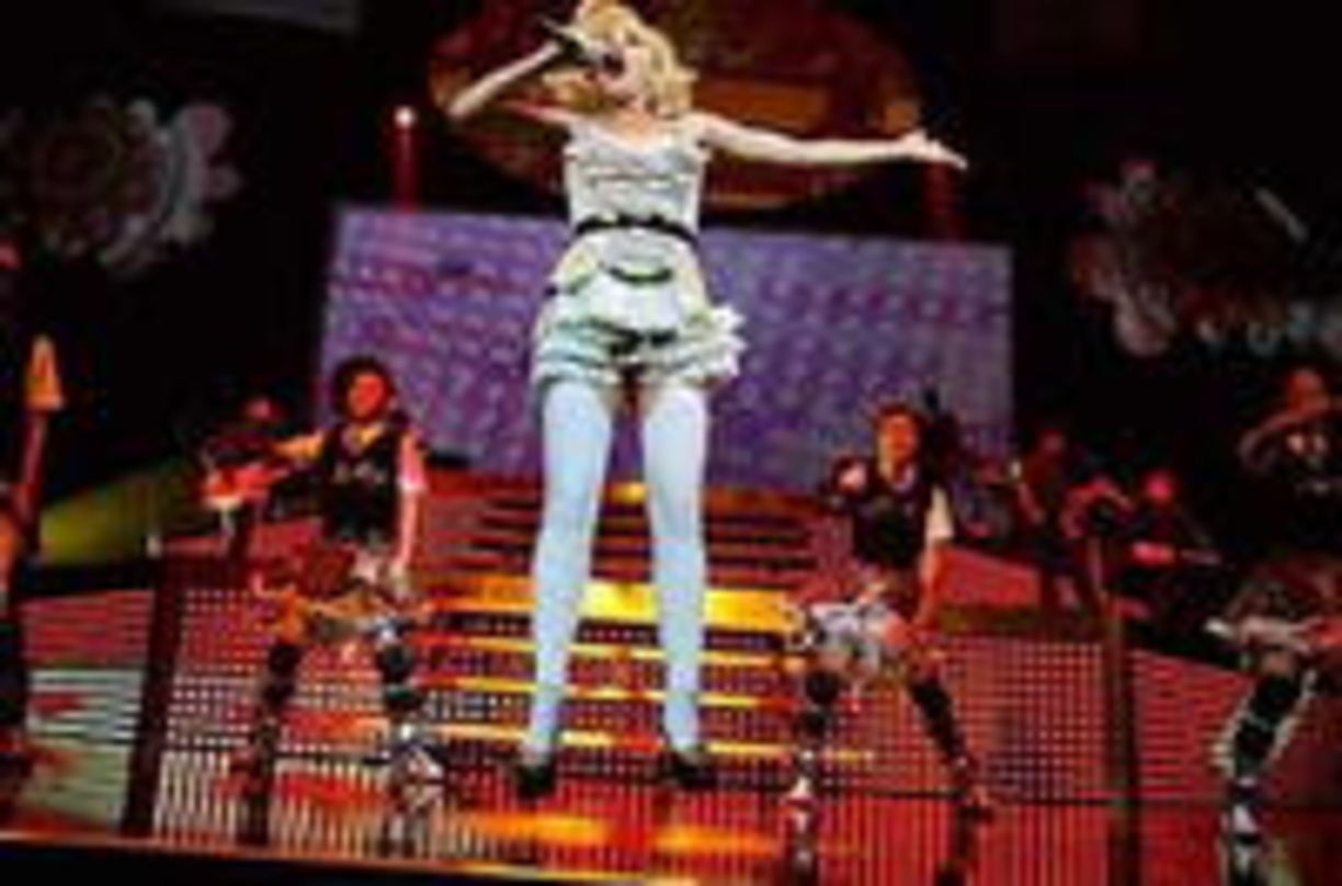 2b7304368966c57fd57ac97f3fb340b3ccbfcefcc9f5bd7103eb24dcc6aff3c7 Bringen Gwen Stefani auf die Leinwand: grandMA Multimediakonsolen