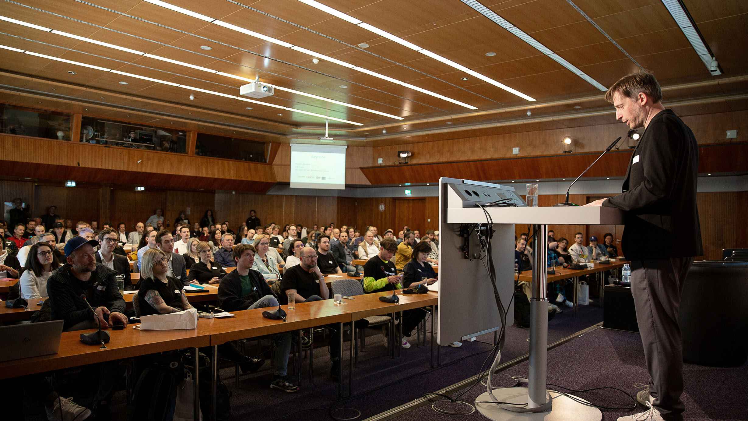 2b9fd292 c6ce 4d4f ac2c e64ee65ed14d Fährt mit vollem Programm bei der Bzzzz-Konferenz auf: Hannes Tschürtz, Vorsitzender Berufsgruppe Labels Fachverband der Film- und Musikwirtschaft und Vorstandsmitglied IFPI.