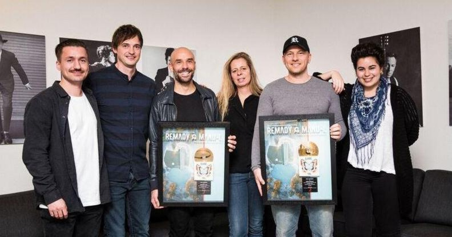 Feierten mit Gold (von links): Lukas Ziegler, Christoph Kammermann, Maurizio Pozzi, Julie Born, Remady und Margaux Seidlitz