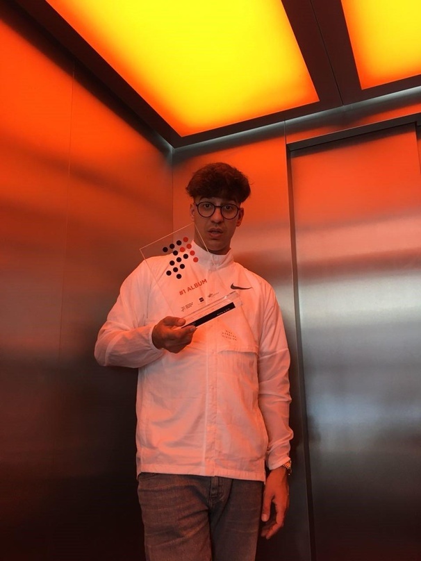 Bekam schon den Nummer 1 Award der Offiziellen Deutschen Charts: Ufo361