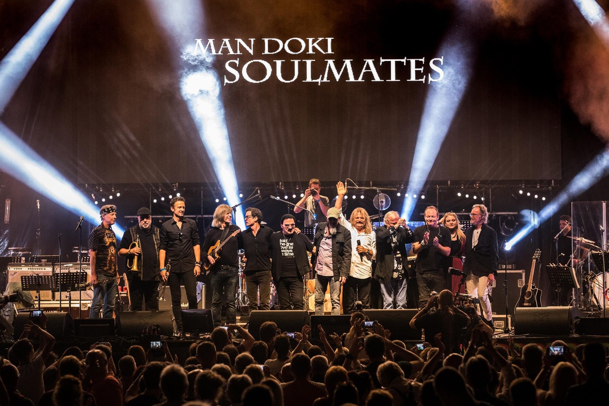 Standen in Budapest gemeinsam auf der Bühne (von links): Bill Evans, Randy Brecker, Till Brönner, Mike Stern, Mark Hart, Bobby Kimball, Chris Thompson, Leslie Mandoki, Klaus Doldinger, Nic...