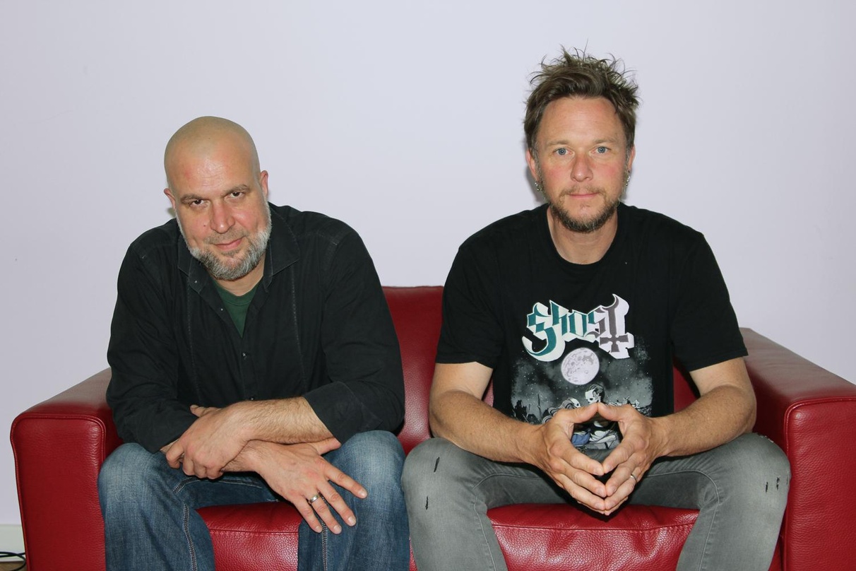 Sprachen über den Labelwechsel: Thomas Lindner (links) und Stefan Brunner von Schandmaul