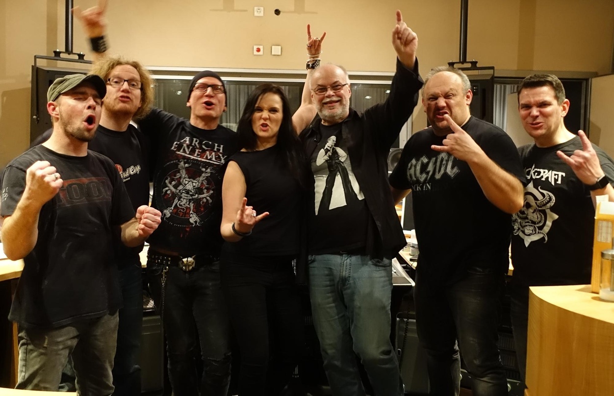 Bei der Jubiläumsfeier zum 35. des Bärensong Musikverlags im Studio Wellenschmiede in Hamburg Altona mit den Mitgliedern der Band Backdraft (von links): Jan-Hendrik Köbel, Timo Höcke (Stud...