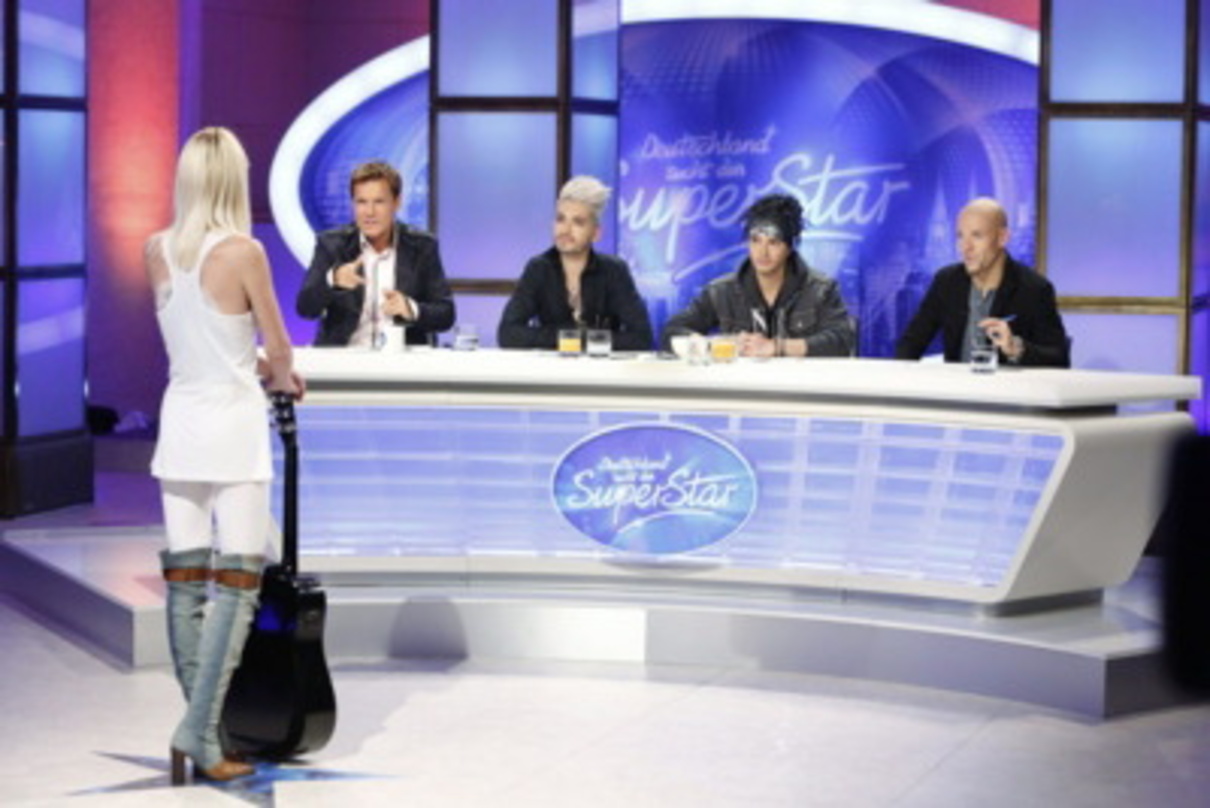 Stellte sich der Jury: Kandidatin Nicole Diana Deinhardt hörte sich die Meinung von (von links) Dieter Bohlen, Bill und Tom Kaulitz sowie Mateo an