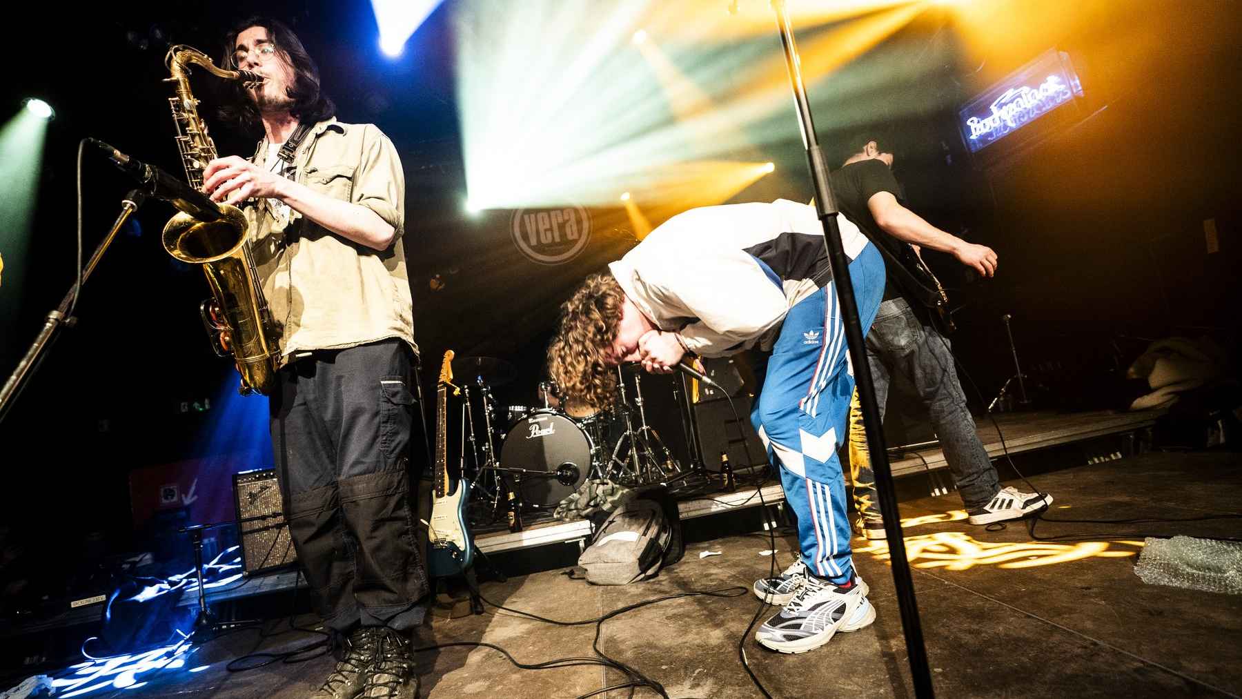 Hat ihnen zu mehr Festivalbookings verholfen: Fat Dog, hier bei ihrem Auftritt im Club Vera in Groningen im Januar 2024.