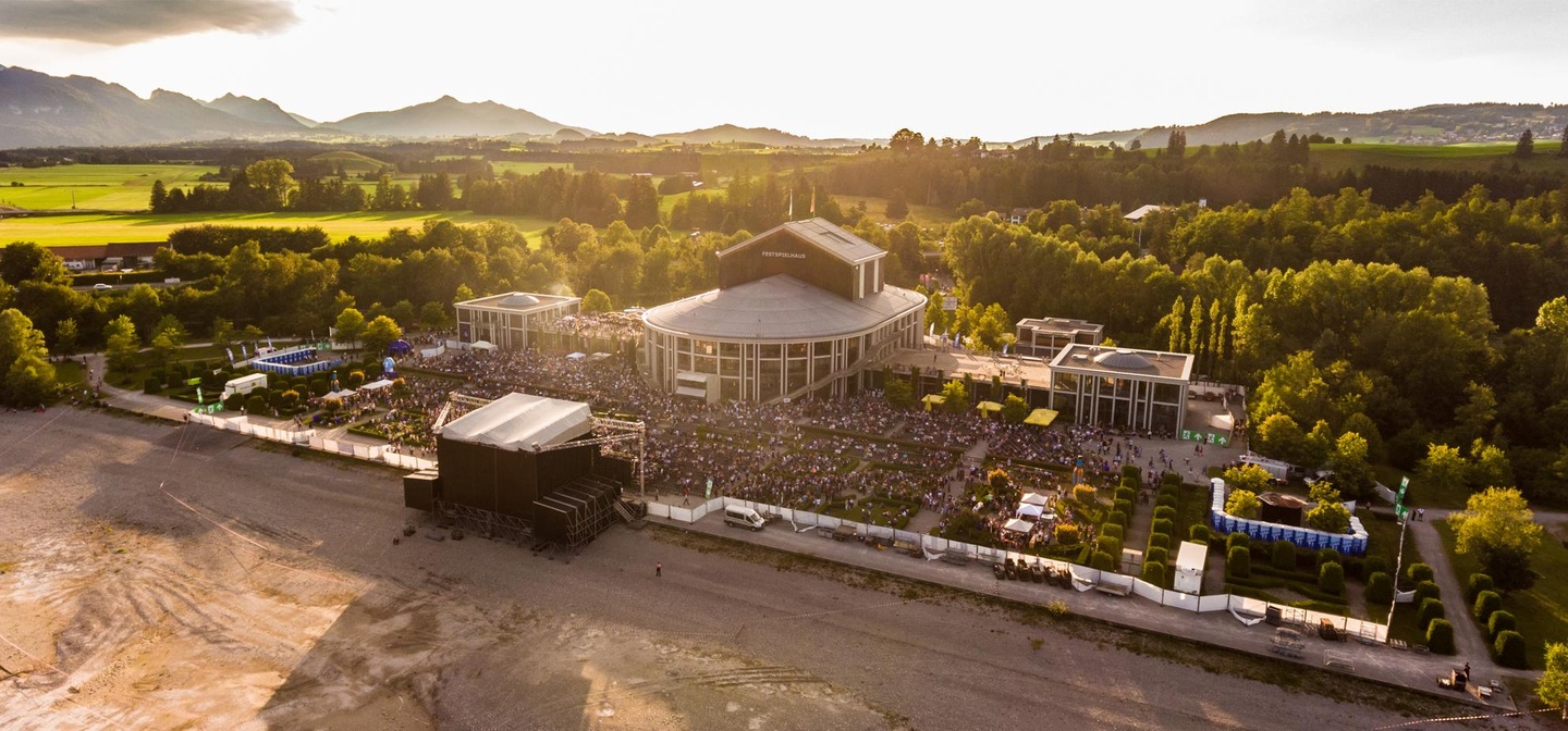 Hier traten Sting & Shaggy sowie die Fantastischen Vier auf: der Barockgarten des Festspielhauses Füssen