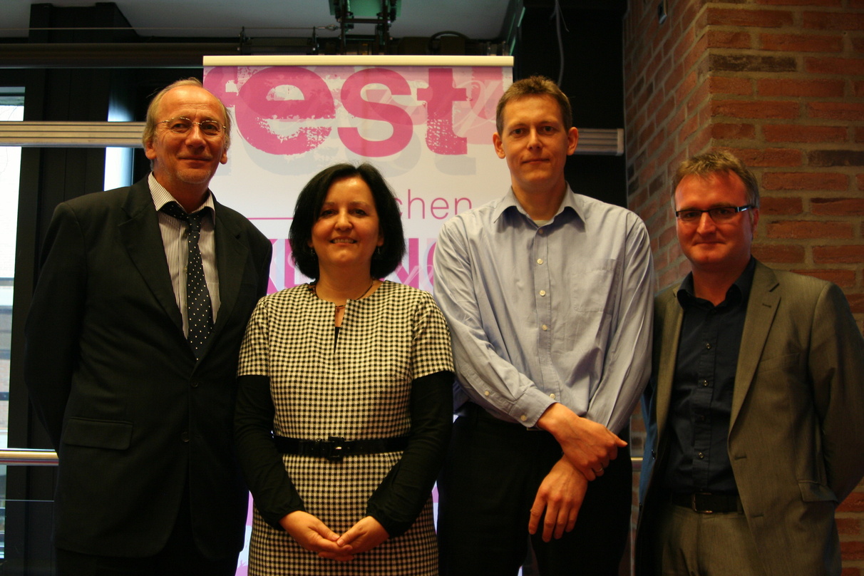 Bei der Präsentation des Klangfests 2010 (v.l.n.r.): Kulturreferent Dr. Hans-Georg Küppers und die VUT-Vertreter Michèle Claveau, Daniel Dinkel und Jürgen Enninger