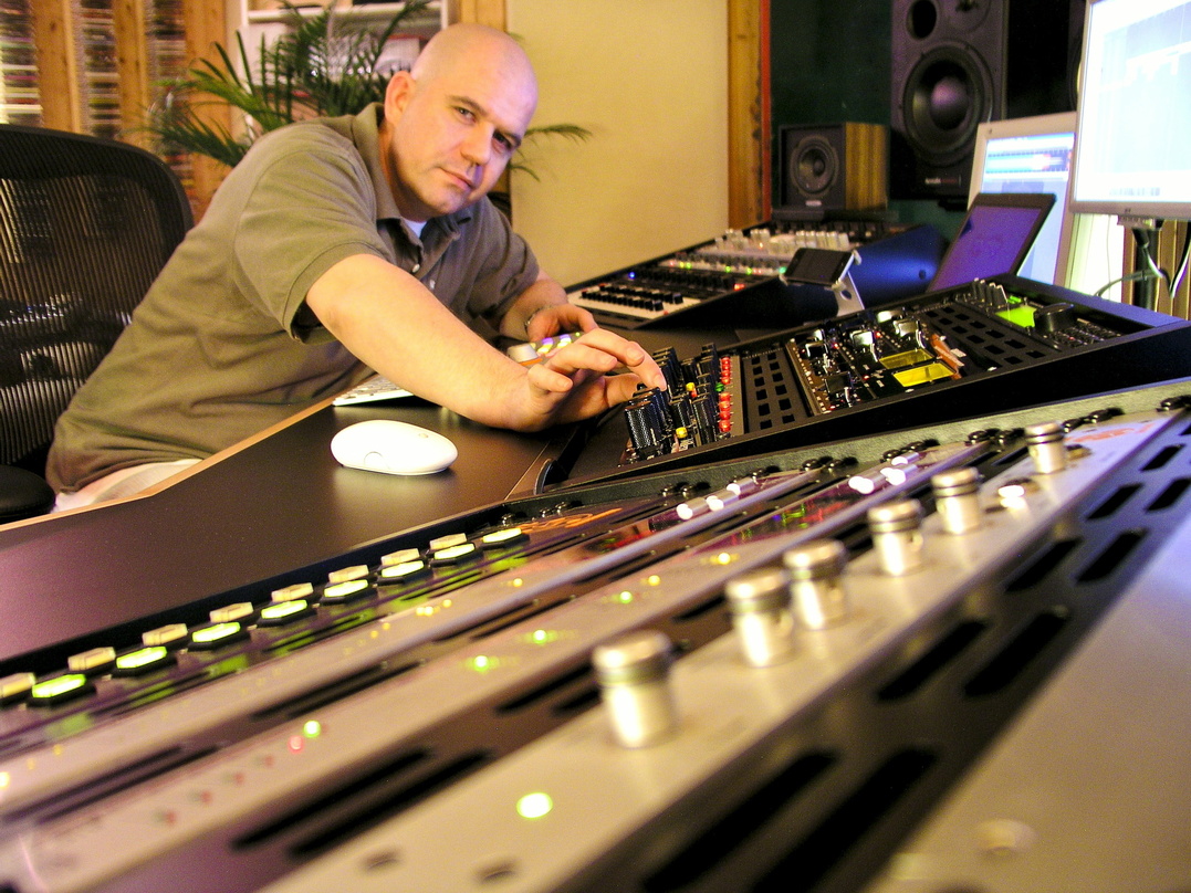 Master of Mastering: Sascha "Busy" Bühren in seinem Tonstudio Truebusyness in Berlin