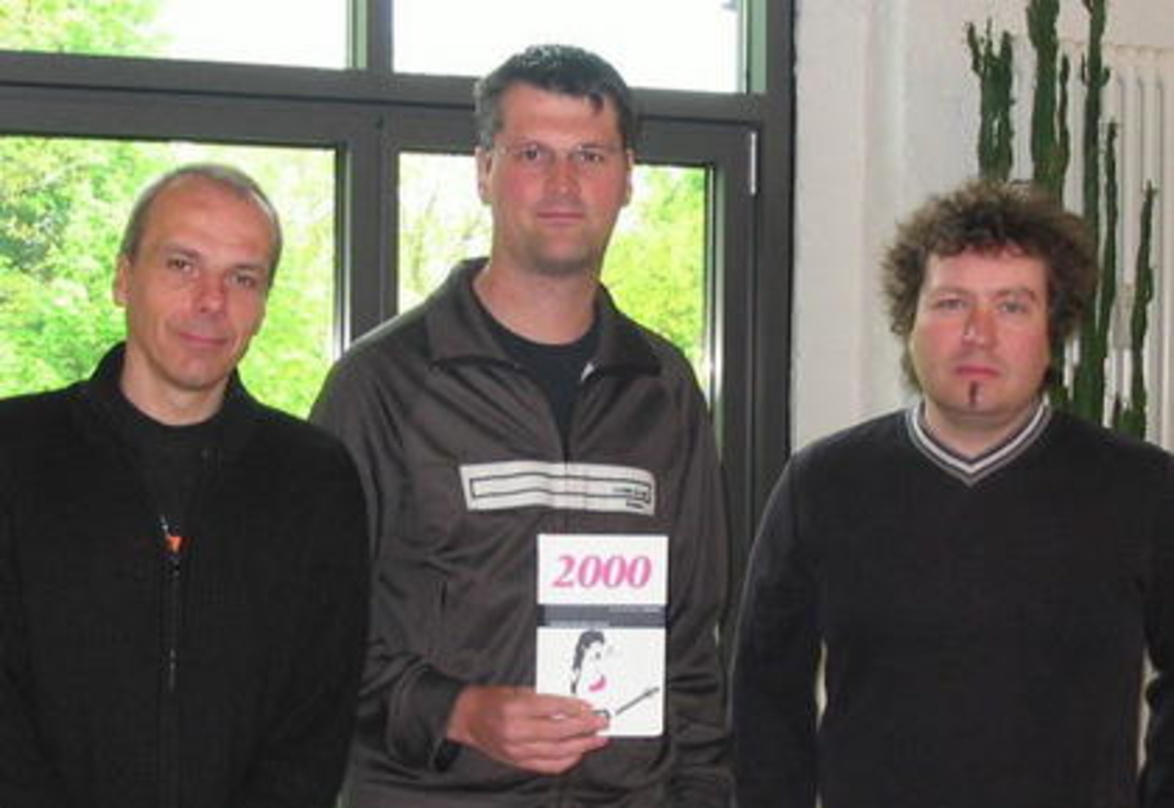 Legen Hand an den ersten Band (v.l.n.r): Seelenmeyer, Petersen und Markus Fellenberg (Toolboxx)