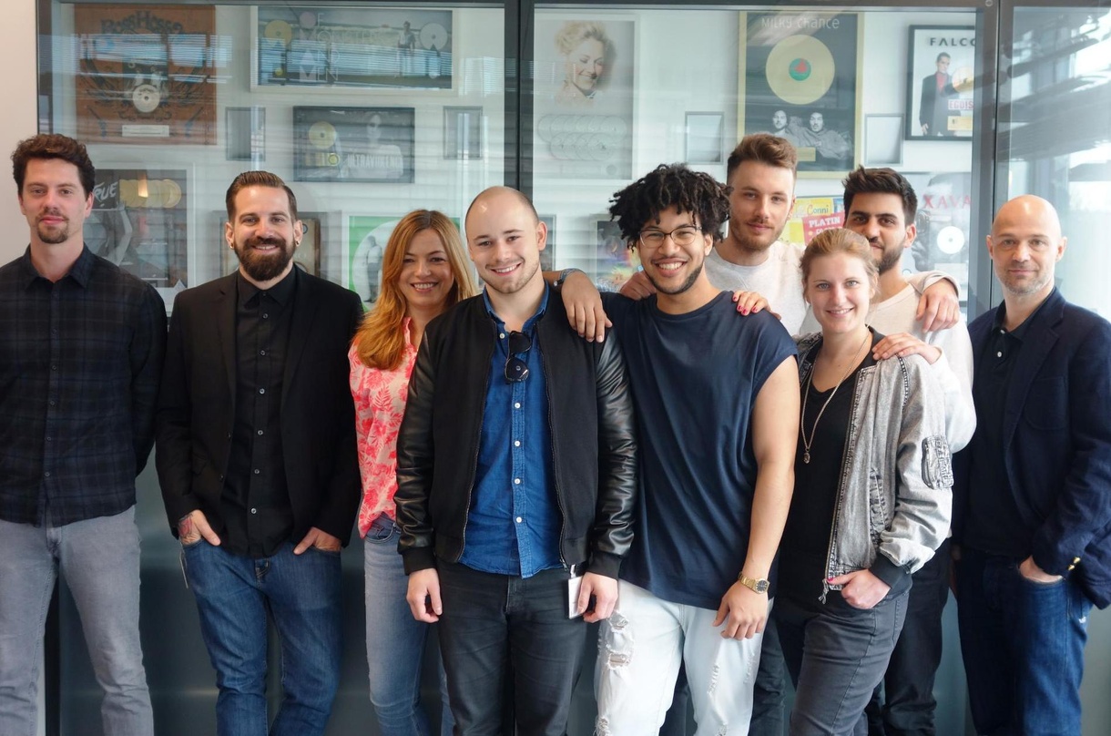 Besiegelten die Zusammenarbeit (von links): Max Paproth (Head of A&R GSA & Europe Creative Sony/ATV), Jan-Simon Wolff (Geschäftsführer Department Musik), Karina Poche (Director Business & ...