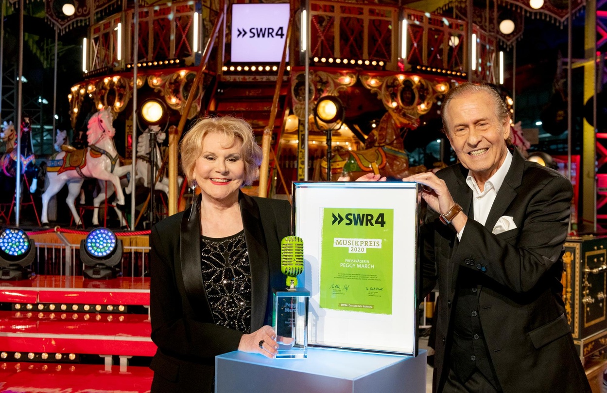 Bei der Verleihung: Peggy March und ihr Laudator Michael Holm