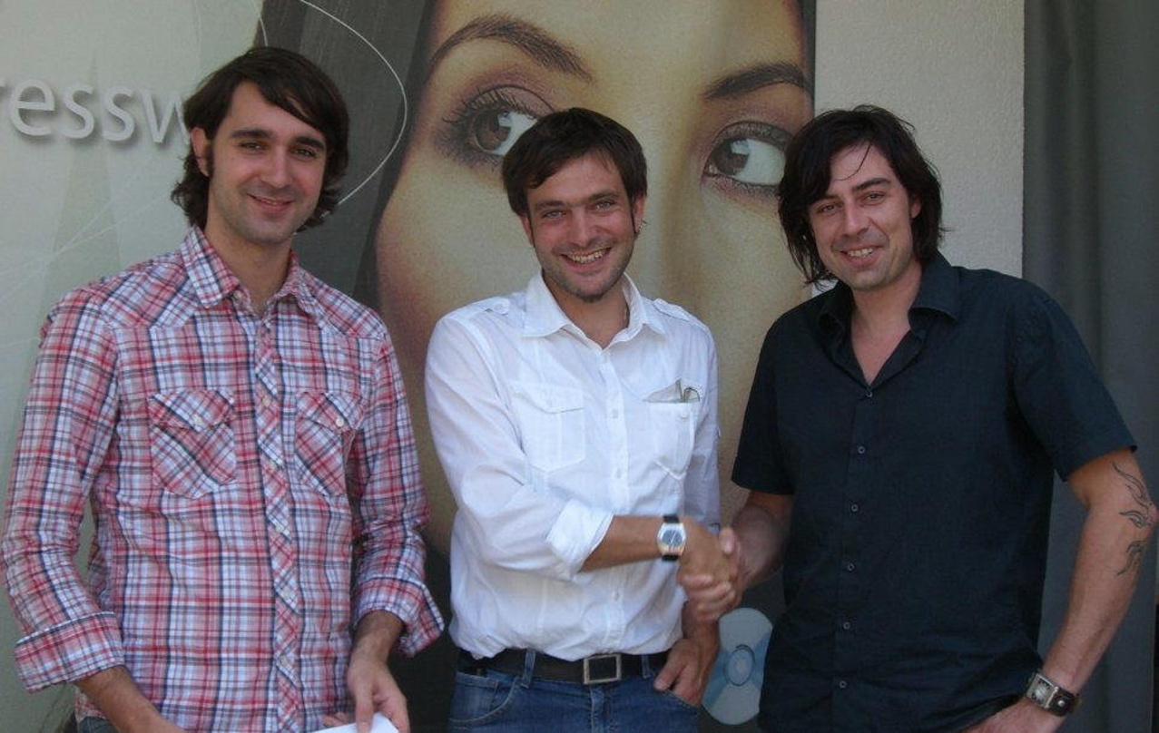 Erneuerten Vertrag (v.l.n.r.): Manuel Amian (Cargo), Medialog-Leiter Dominik Friedle und Michael Schuster