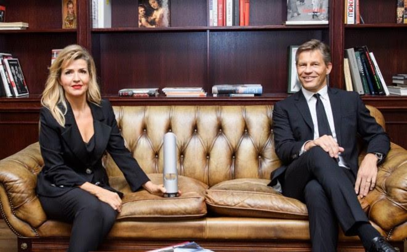 Mit dem Opus Klassik bei gebotener Distanz: Preisträgerin Anne-Sophie Mutter mit Universal-Spitzenmanager Frank Briegmann