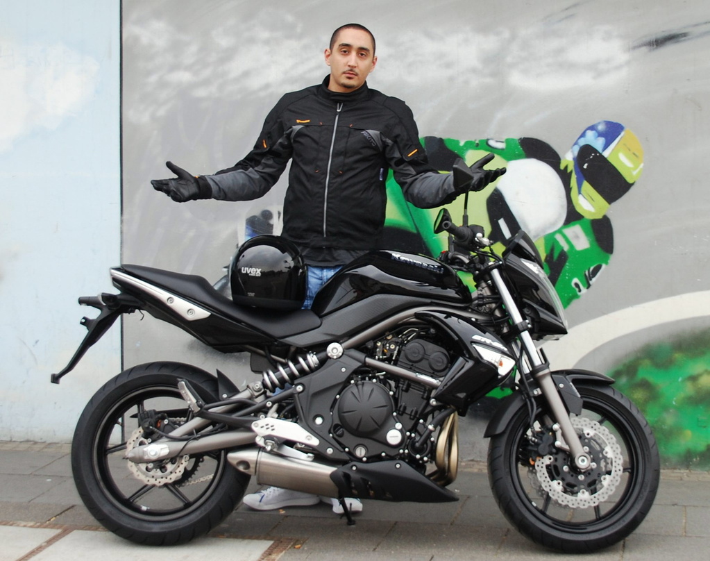 Für die Kampagne Vivalamopped.com, eine Initiative des Industrieverbands Motorrad, hat die Agentur Radar Media Künstler wie den Rapper Eko Fresh gewonnen. Junge Menschen sollen damit für e...