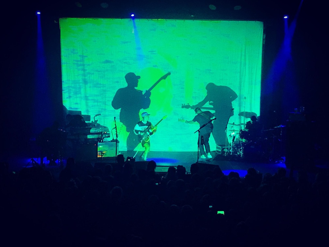 Bei Way Back When auf der Bühne des FZW: Portugal. The Man