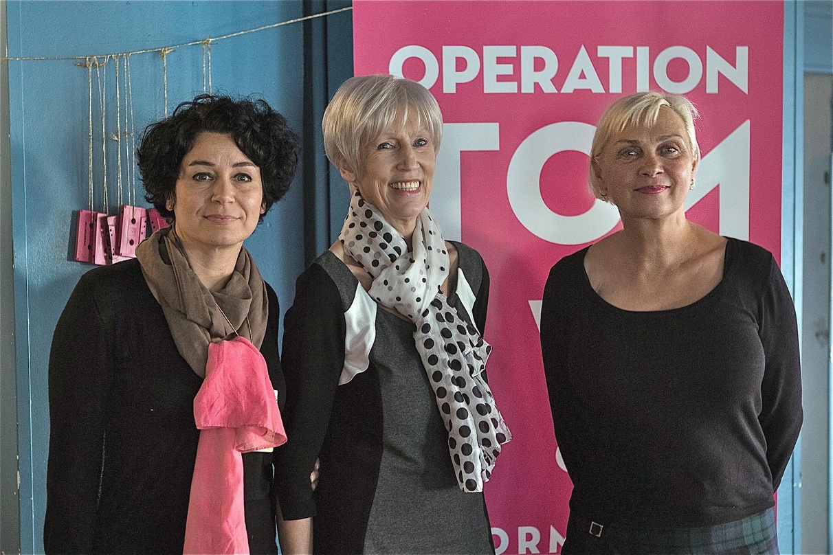 Zufrieden mit Operation Ton in Hamburg (von links) Andrea Rothaug (RockCity), Kultursenatorin Barbara Kisseler und Schirmherrin Anja Huwe, die einstige Sängerin von Xmal Deutschland