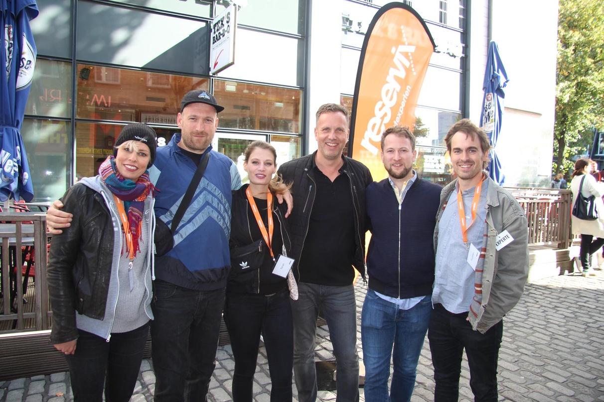 Arbeiten noch enger zusammen (von links): Bettina Wulf (Reservix), Wido von Wienskowsky (RBK Fusion), Sarah Stay (Reservix), Jobst Neermann, Rouven Bönisch (beide RBK Fusion) und Torsten K...