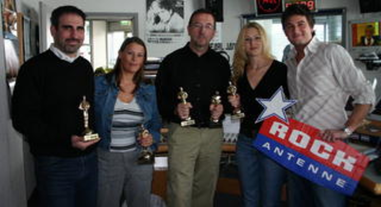 Kamen zur Preisübergabe (v.l.n.r): Fränkel, Carina Kaiser (Radio Promotion Manager Mainstream Formate SMI), Werner Pöppel (Radio Promotion AC-Formate Capitol), Julia Barth (Manager Radio P...