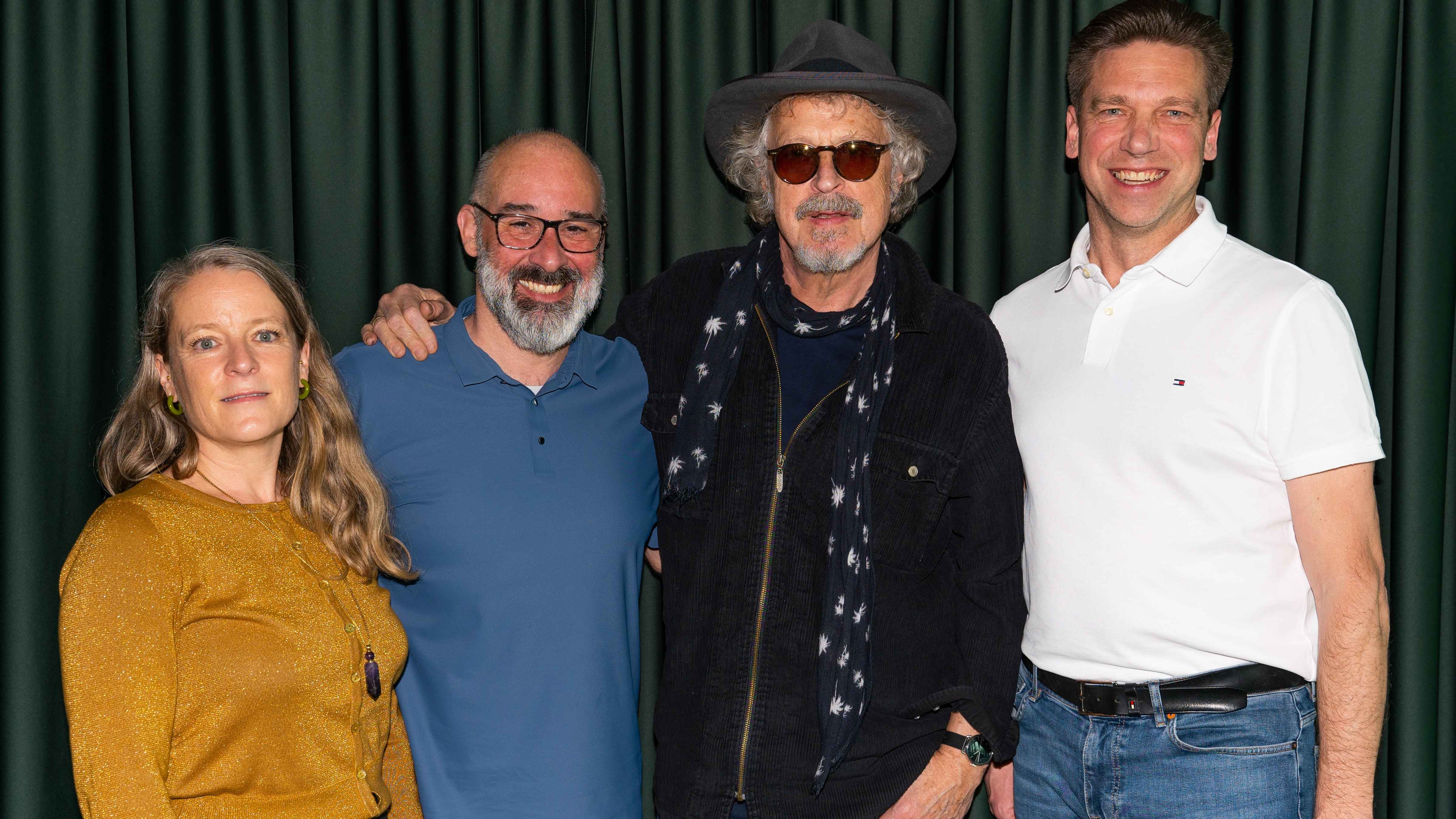 Begegneten sich in Zürich (von links): Suzy Krauer (Marketing Manager Universal Music Switzerland), Carlo Pozzi (Head Of Promotion Universal Music Switzerland), Wolfgang Niedecken und Kars...