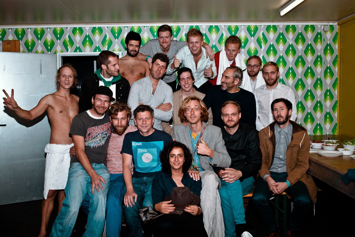 Ziehen ab sofort an einem Strang: Kakkmaddafakka, Bubbles Records und das UDR-Team
