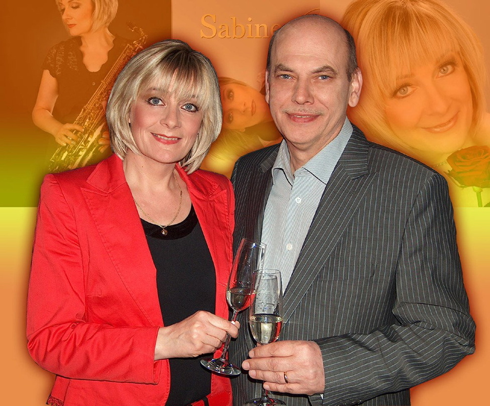 Stoßen auf "Immer wieder ..." an: Sabine Brand und Mike Pyczak