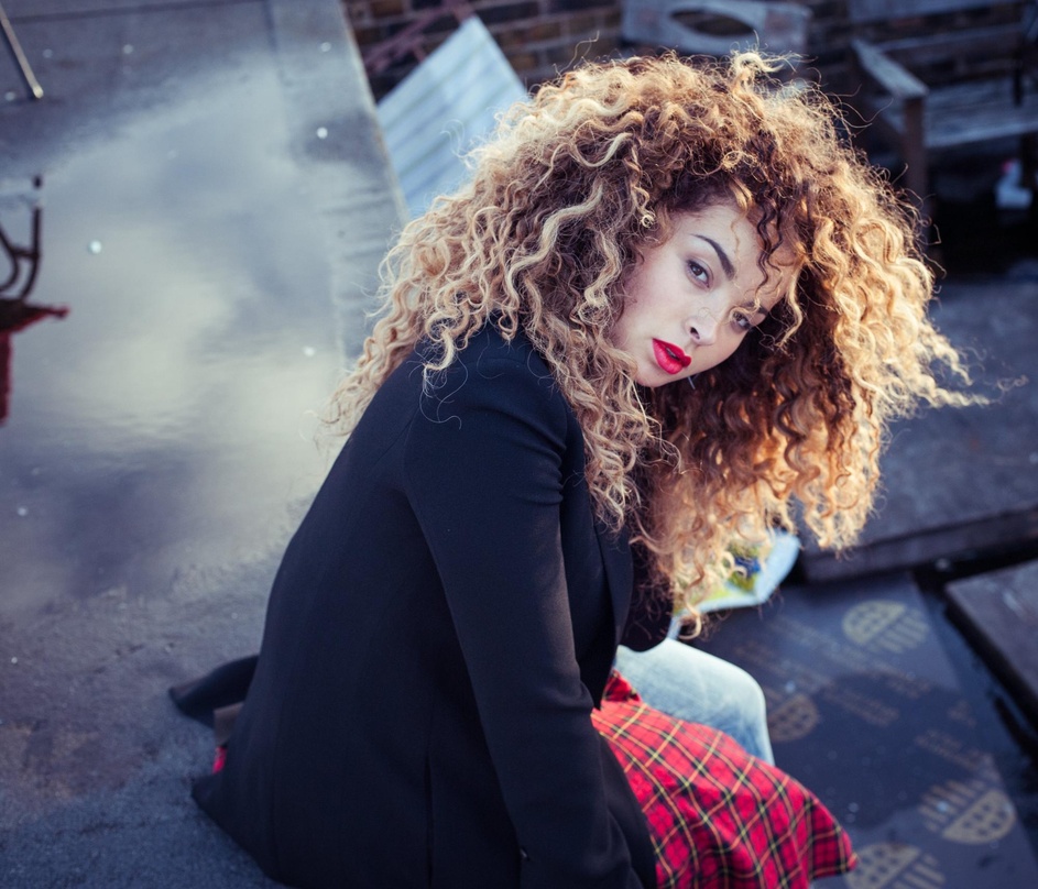 Sie tourt erstmals unter dem Motto "Women Of The World": Ella Eyre